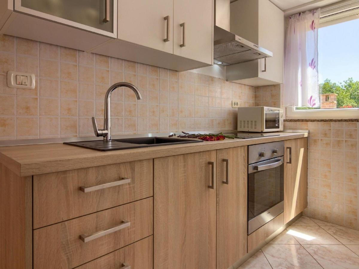 Spacious Holiday Home In Peroj With Private Pool Kültér fotó