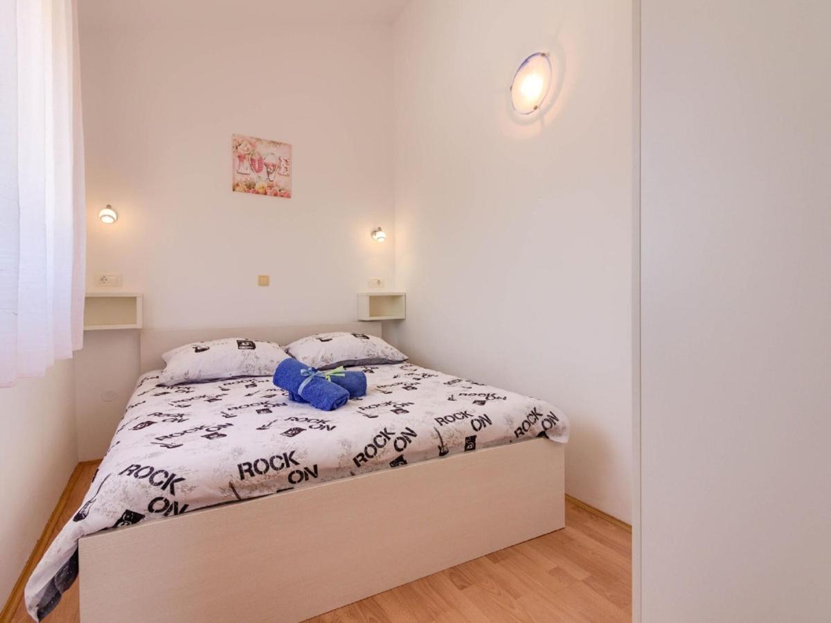 Spacious Holiday Home In Peroj With Private Pool Kültér fotó
